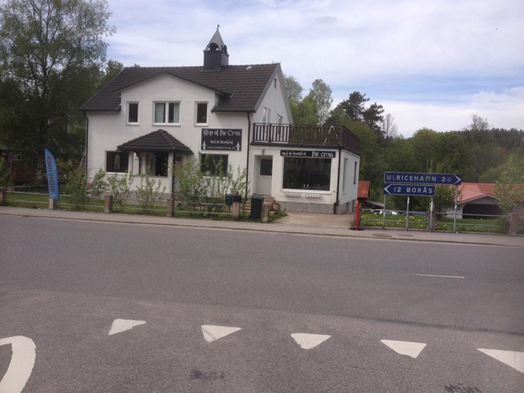 Stop At The Cross Borås Екстериор снимка